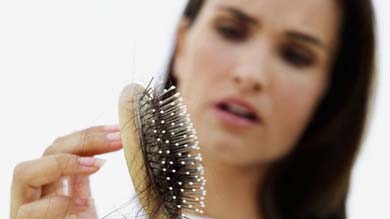 дерматолог лечит выпадение волос