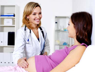 гинеколог и беременная девушка